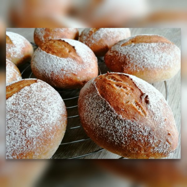 Rozsos zsemle éjjeli hűtős kelesztéssel Betty hobbi konyhája